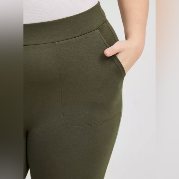 Torrid Full Length Signature Waist Fleece-Lined Pocket Legging - Picture 2 of 4